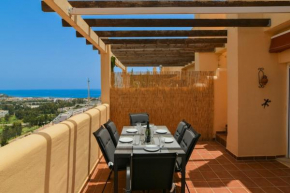 Sea views and hot tub close to beach
